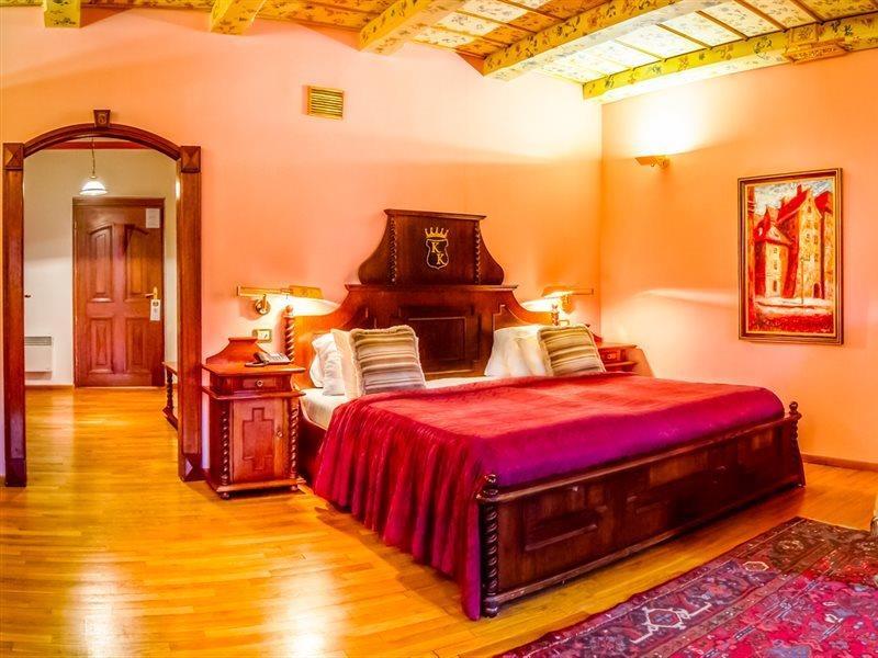 The King Charles Hotel