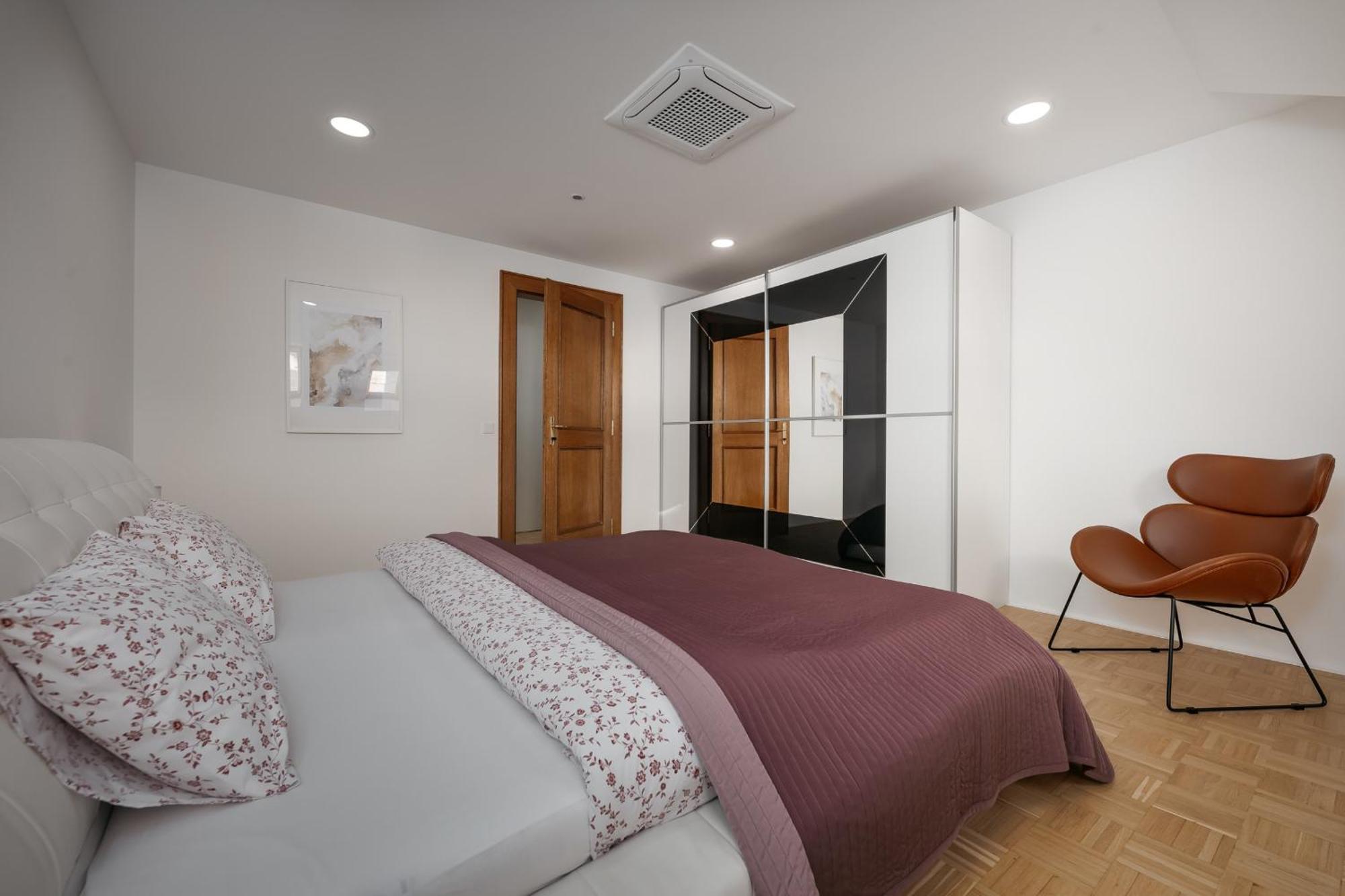 Dot 3 Bdr With Tyn Cathedral View & Ac Apartment Prague