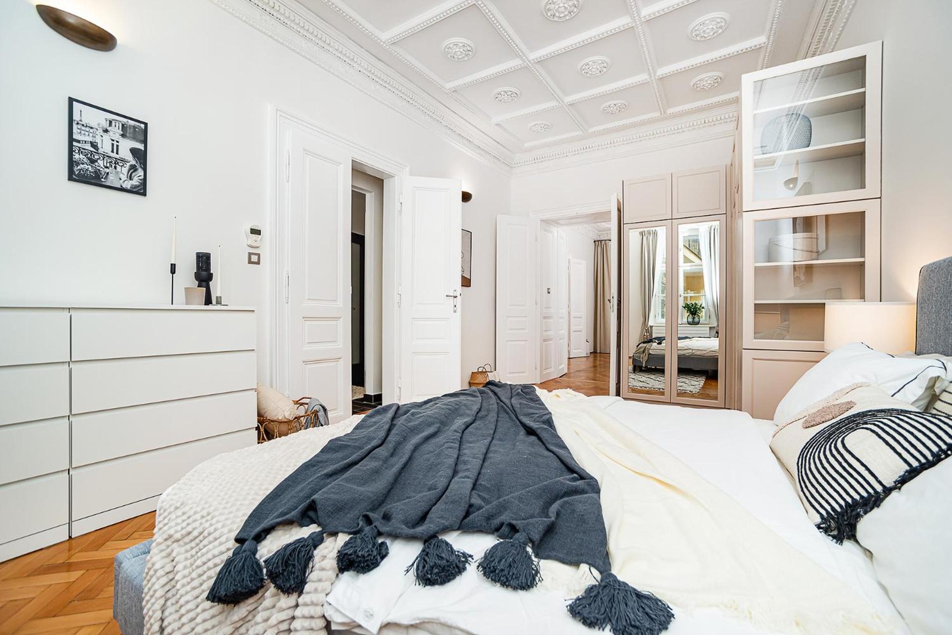 Apartment Luxurious Two-bedroom In The Old Town *