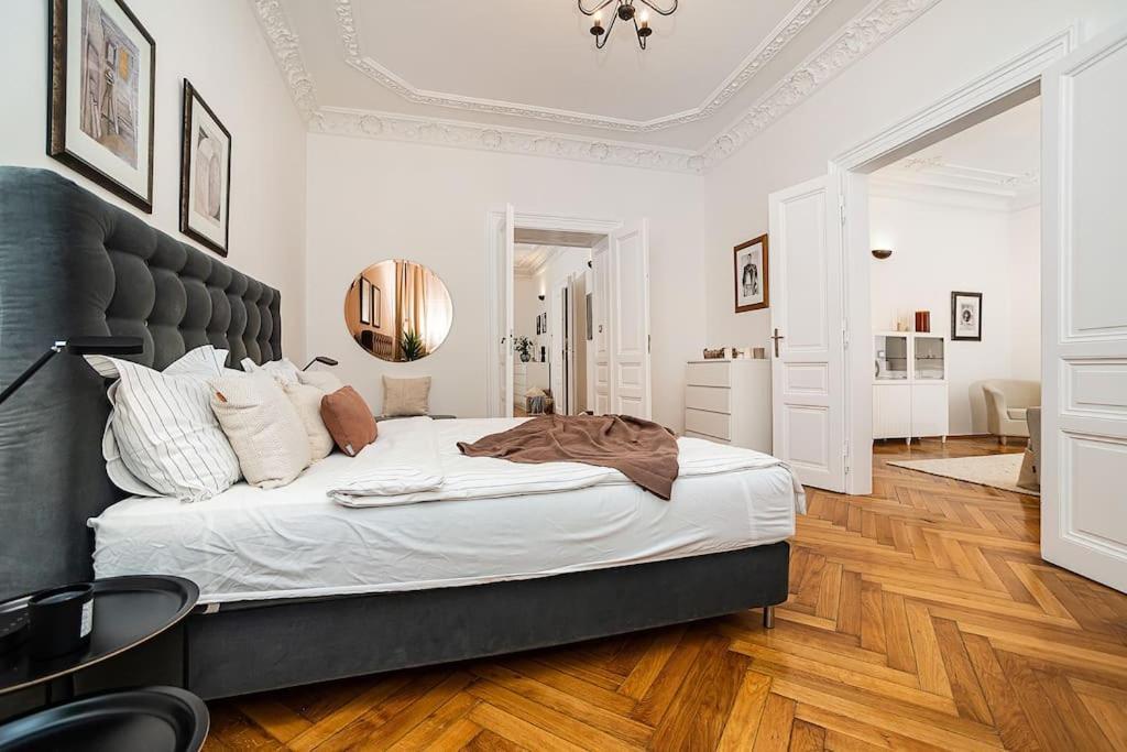 Apartamento Luxurious Two-bedroom In The Old Town Praga
