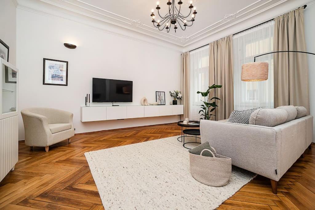 Luxurious Two-bedroom In The Old Town Apartamento