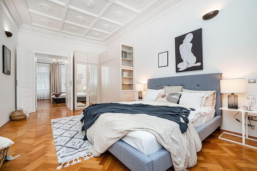 Luxurious Two-bedroom In The Old Town Apartamento