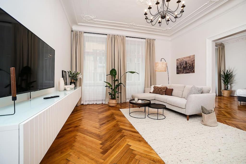 Luxurious Two-bedroom In The Old Town Prague