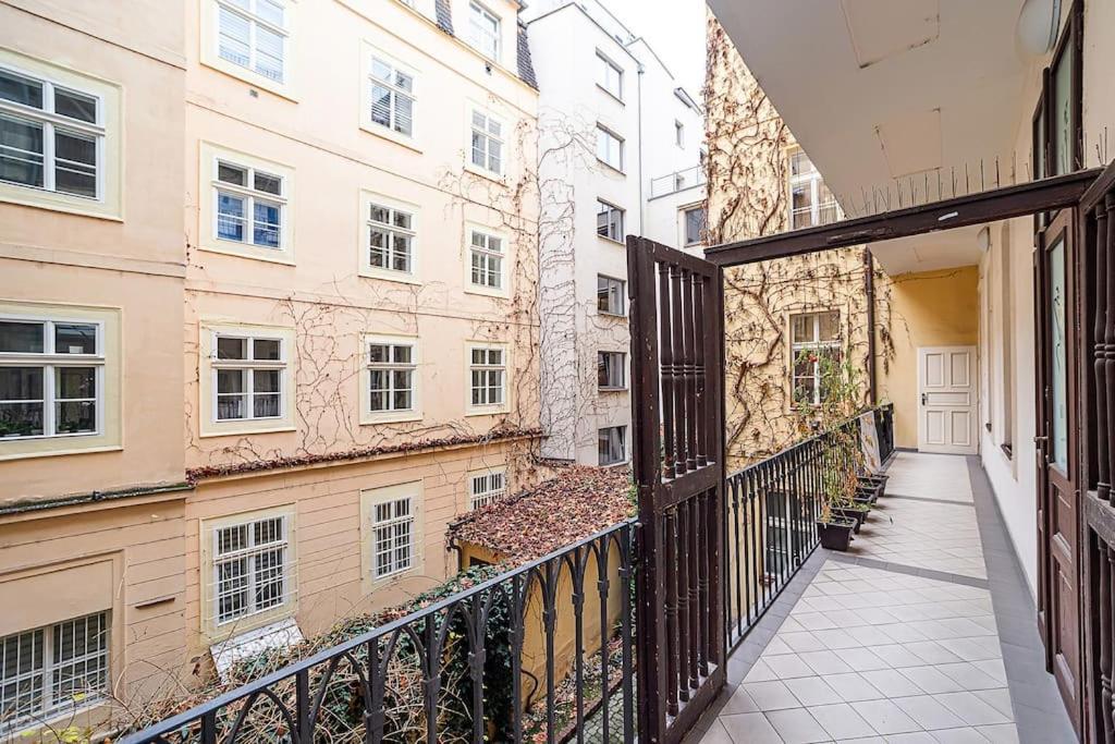 Apartamento Luxurious Two-bedroom In The Old Town