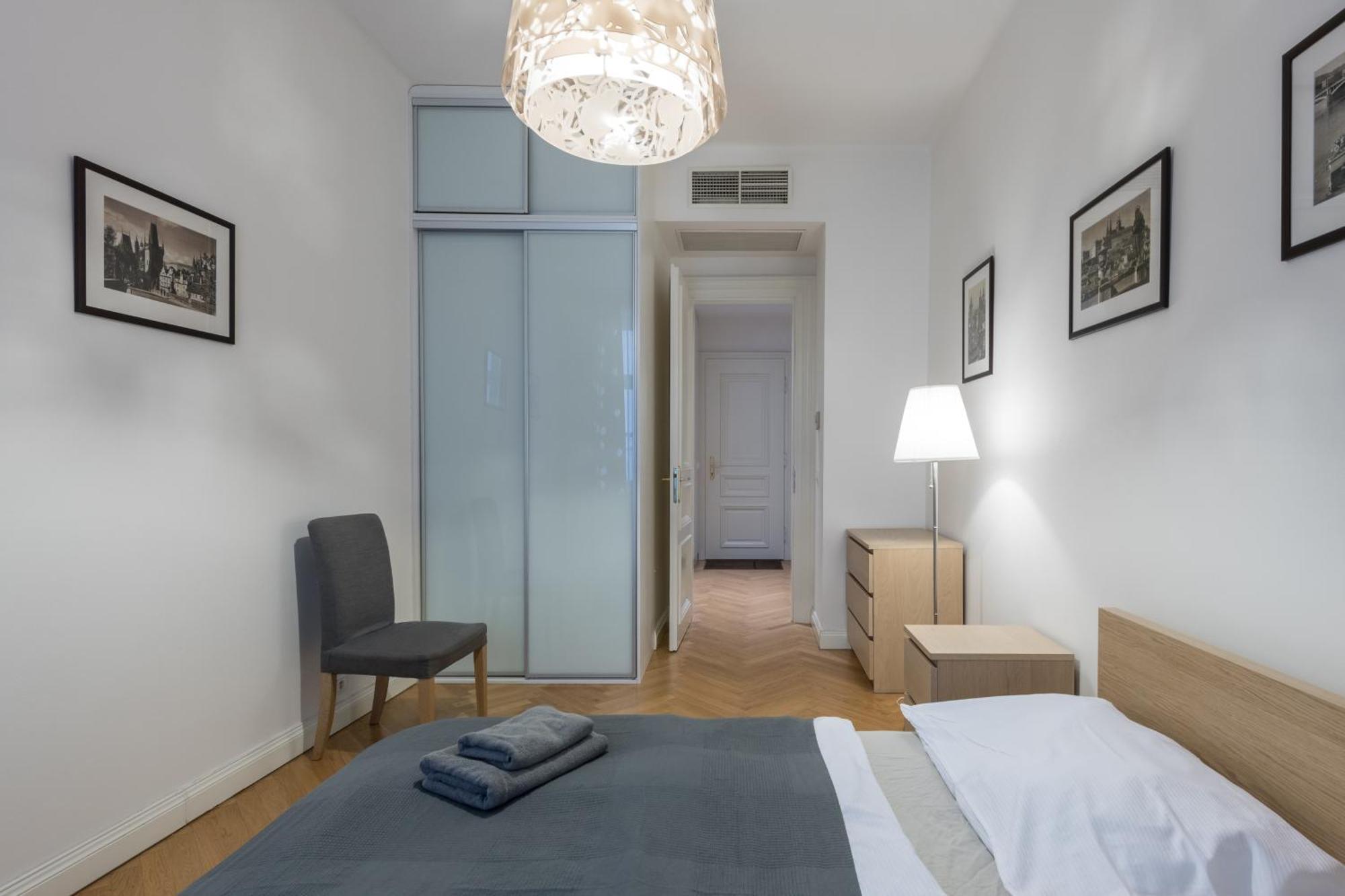 Upscale In Prime Location Near Sights