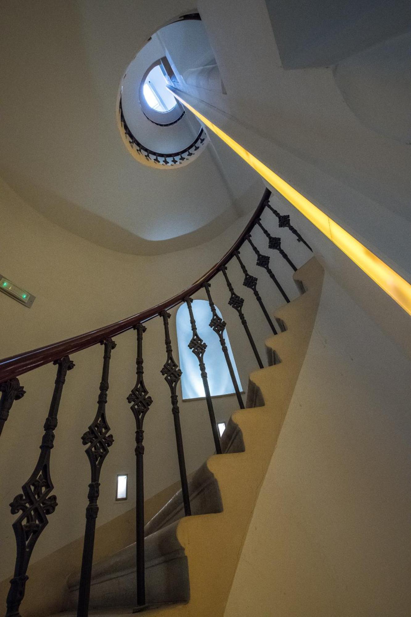 Upscale In Prime Location Near Sights