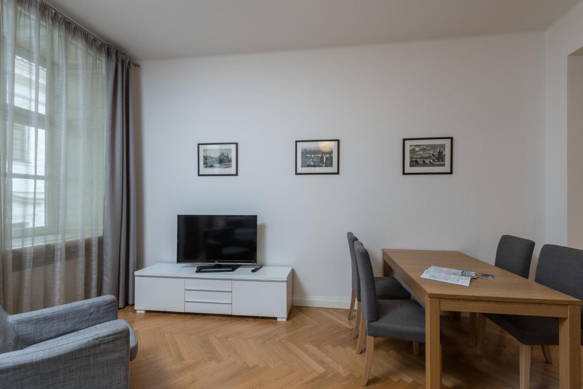 Apartment Upscale In Prime Location Near Sights