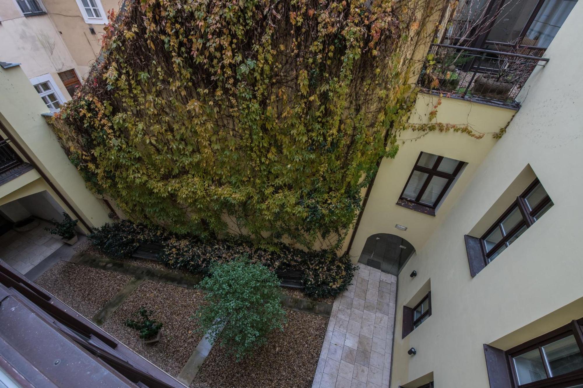 Apartment Upscale In Prime Location Near Sights *