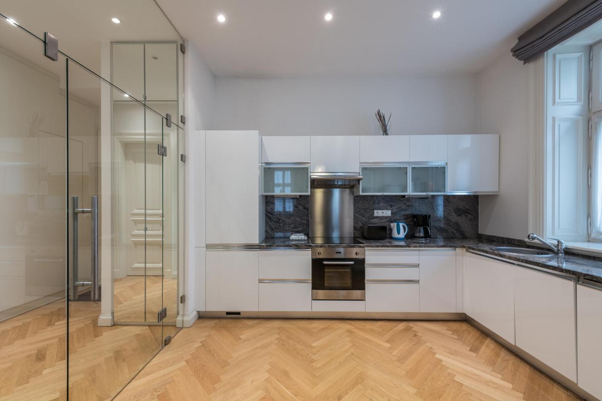 Upscale In Prime Location Near Sights * Prague