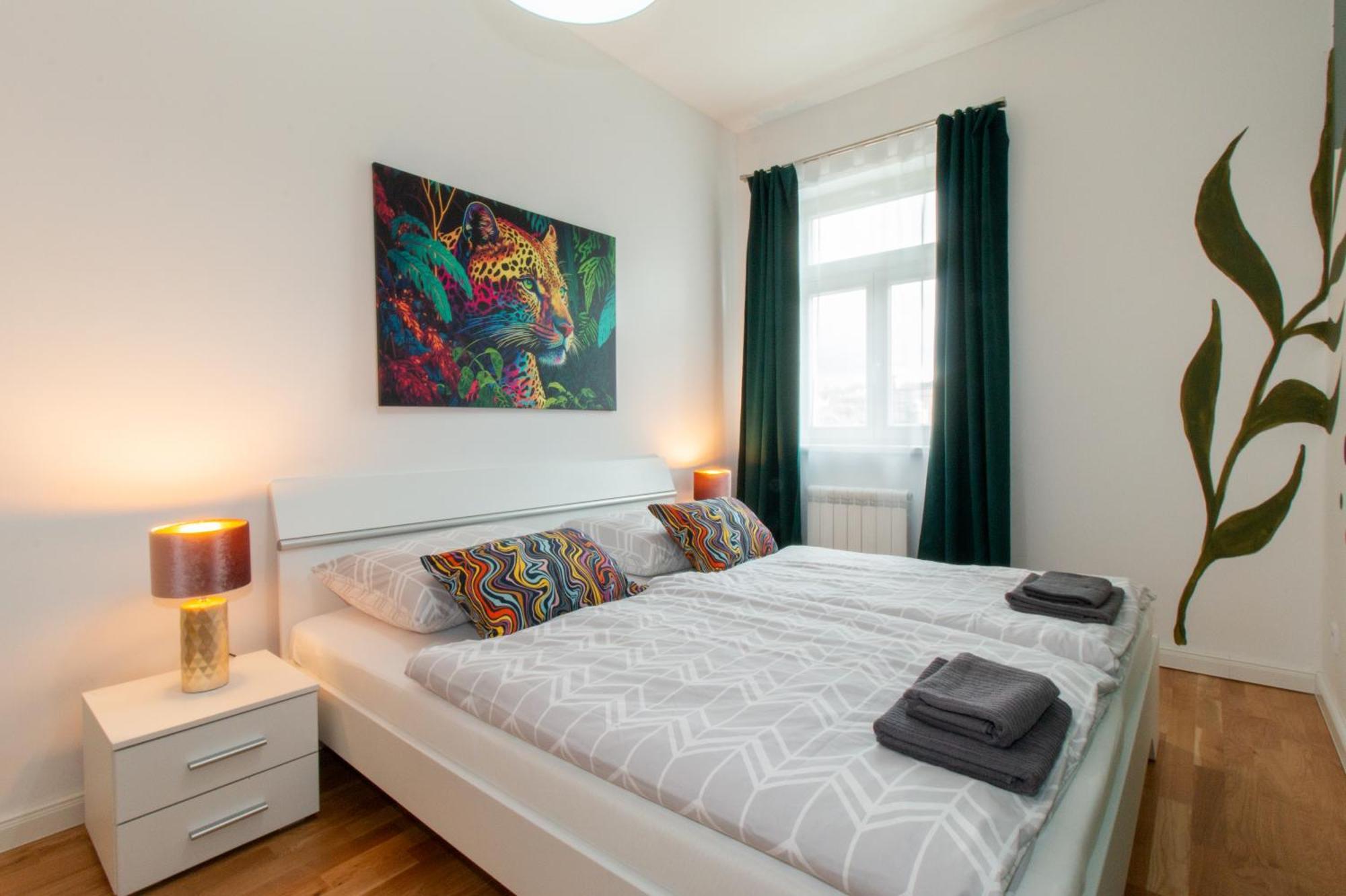 Washingtonova Cr Apartment *