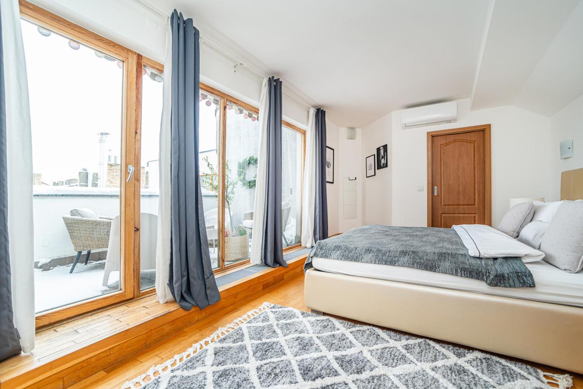 Lavish And Chic Duplex Apartment Prag