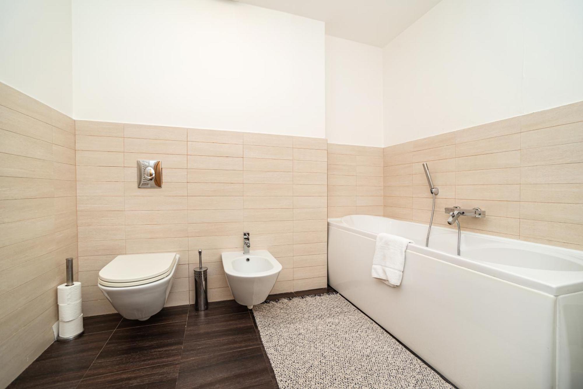 Lavish And Chic Duplex Apartment Prag