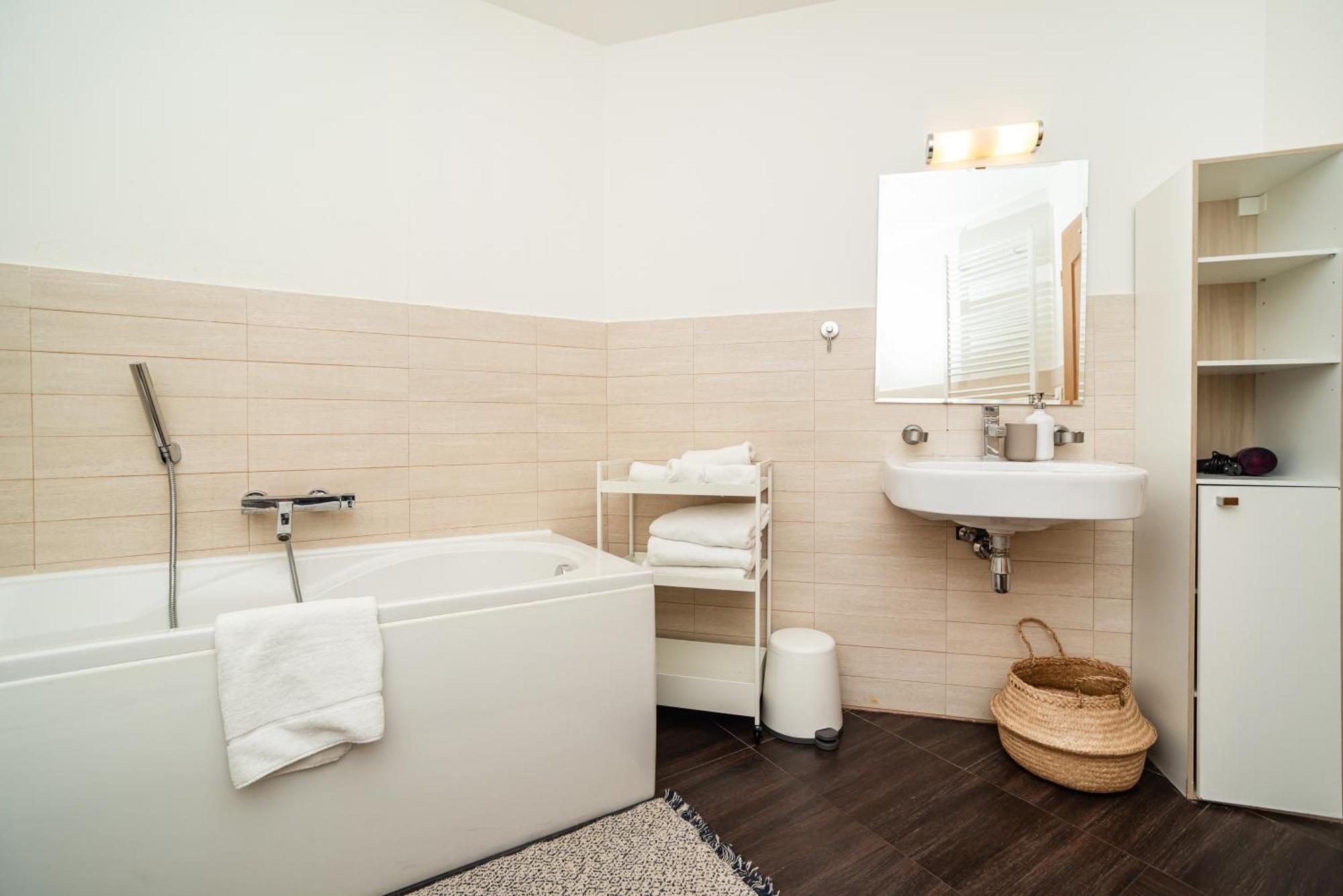 Lavish And Chic Duplex Apartment Prag