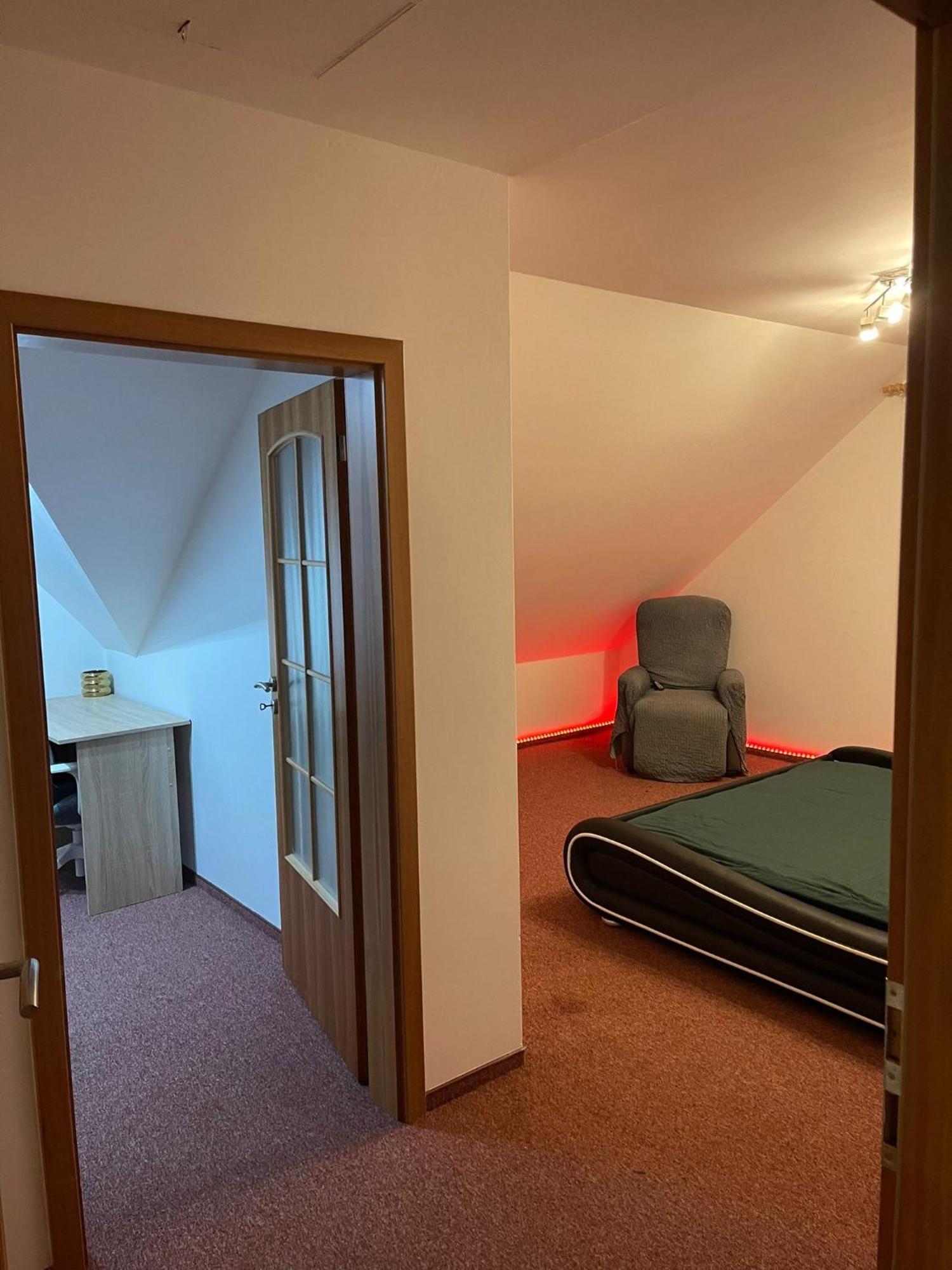 Homestay Soukroma Loznice S Terasou A Pracovnou Prague