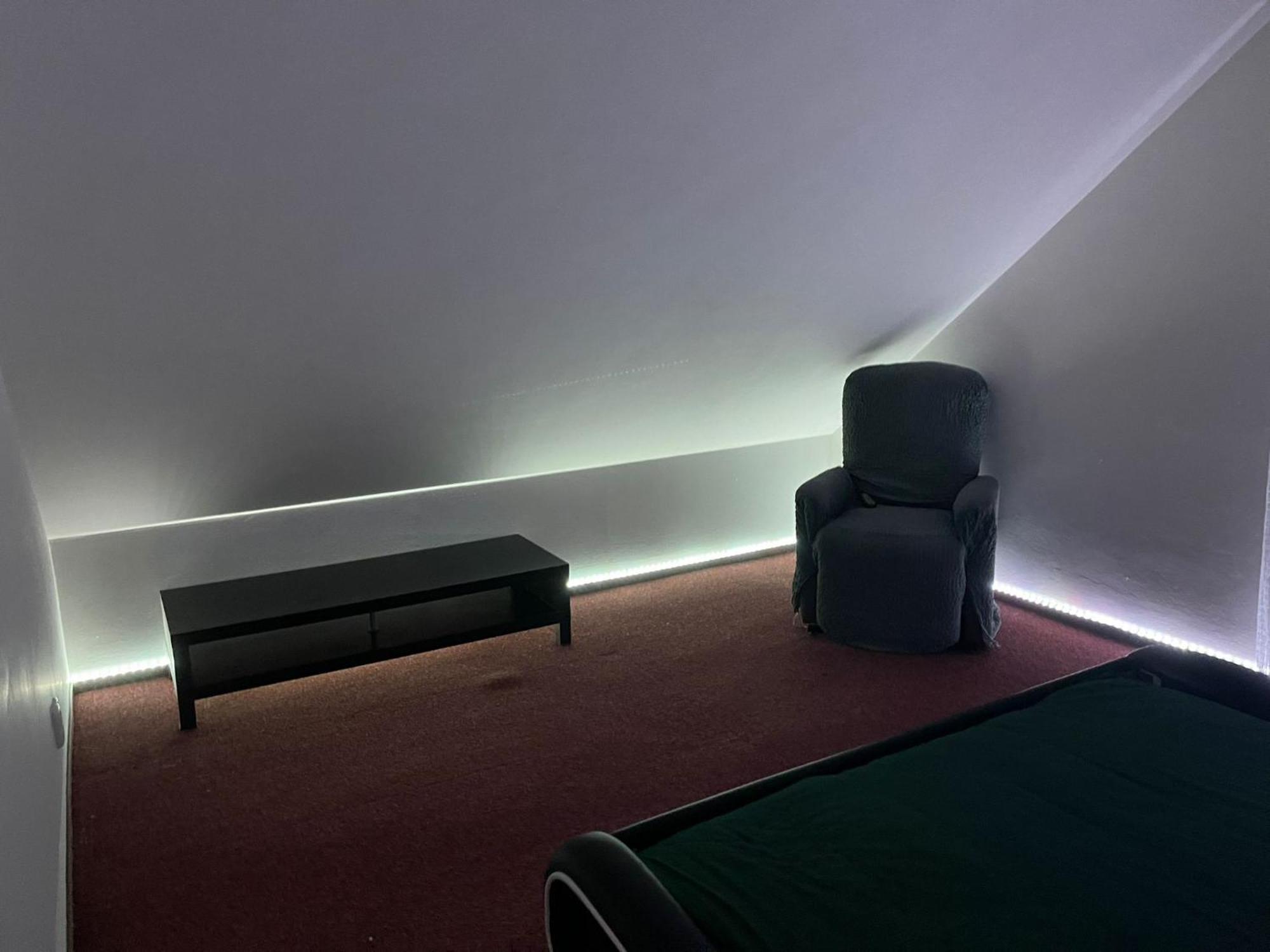 Soukroma Loznice S Terasou A Pracovnou Homestay Prague