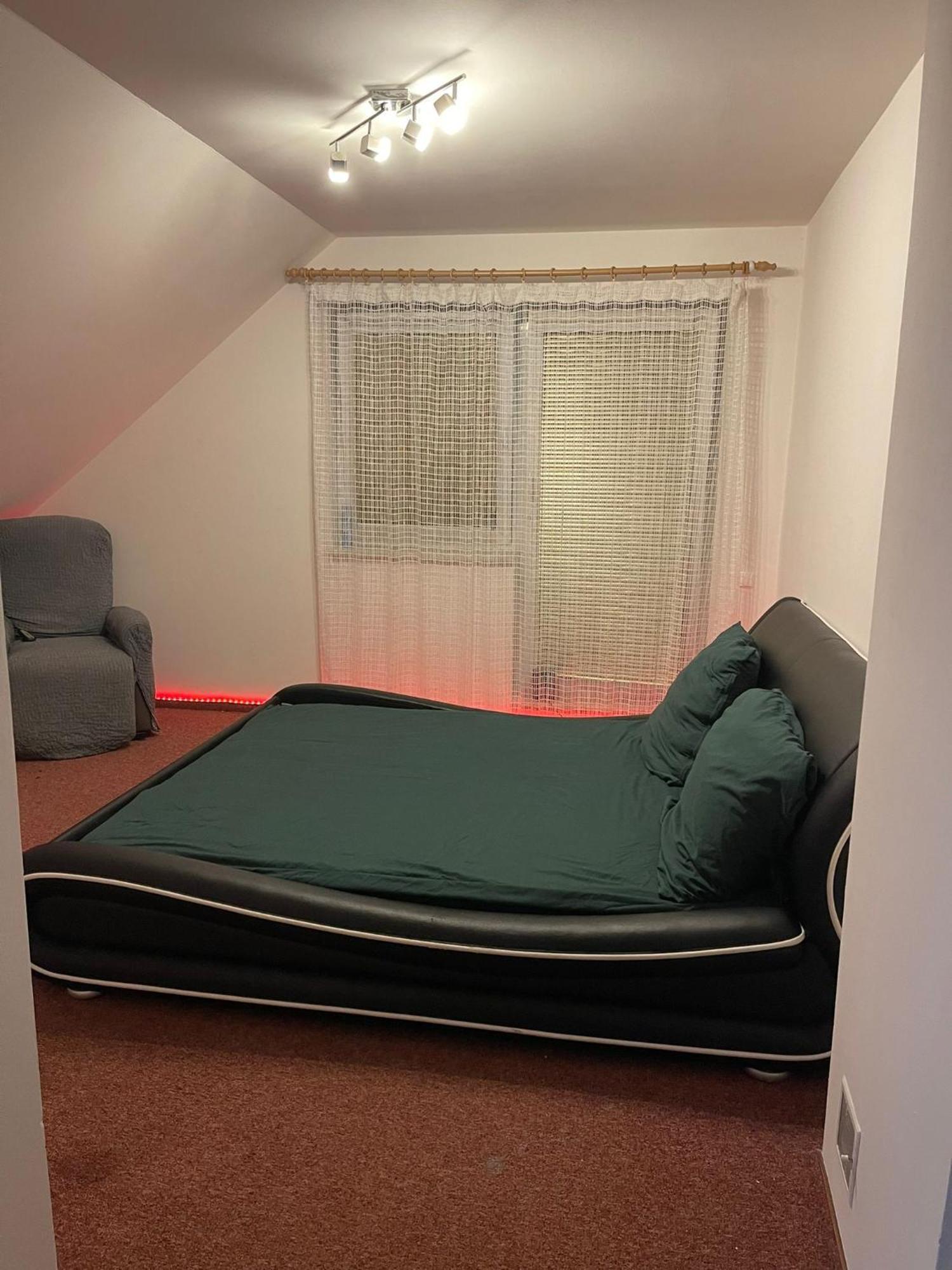 Soukroma Loznice S Terasou A Pracovnou Homestay *