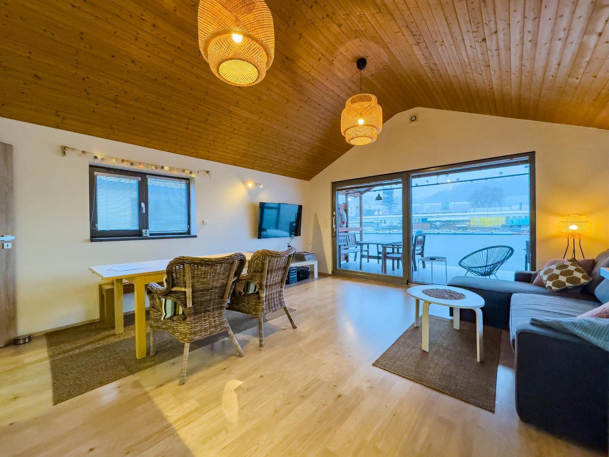 Houseboat Franklin - Houseboats Benjamin & Franklin Botel Praga