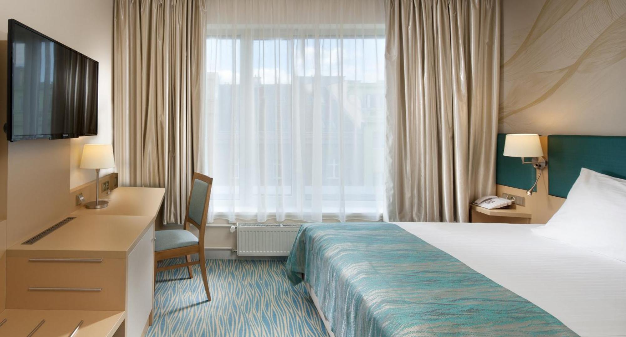 Hotel By Ihg