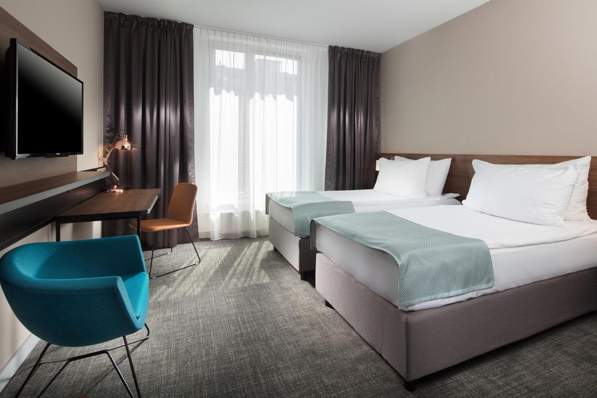By Ihg