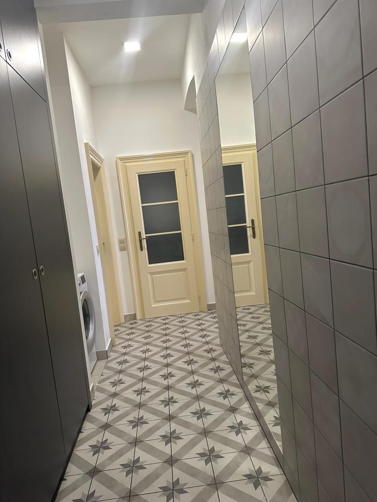 Appartement Ve Meste 2 *