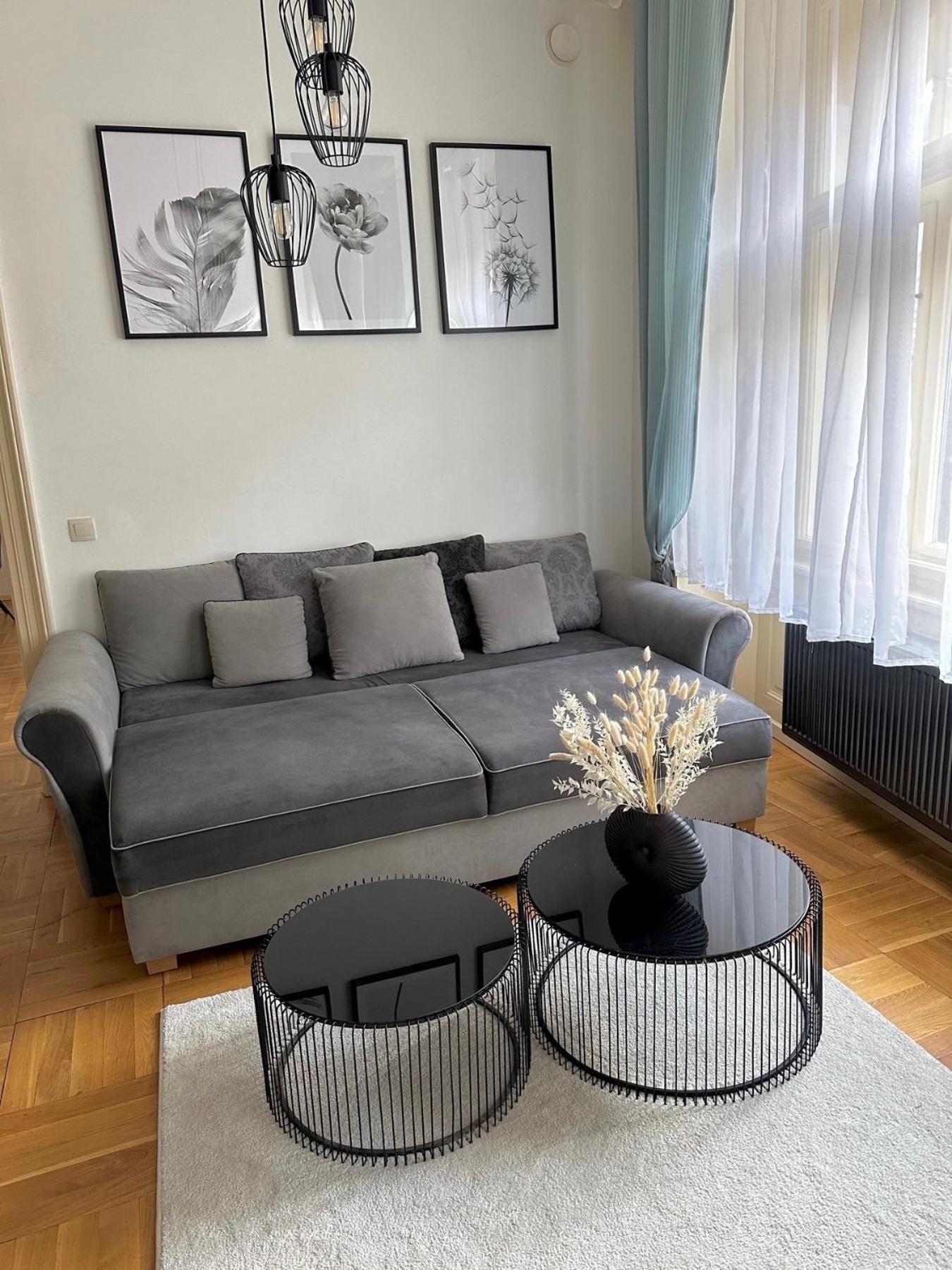 Appartement Ve Meste 2 *