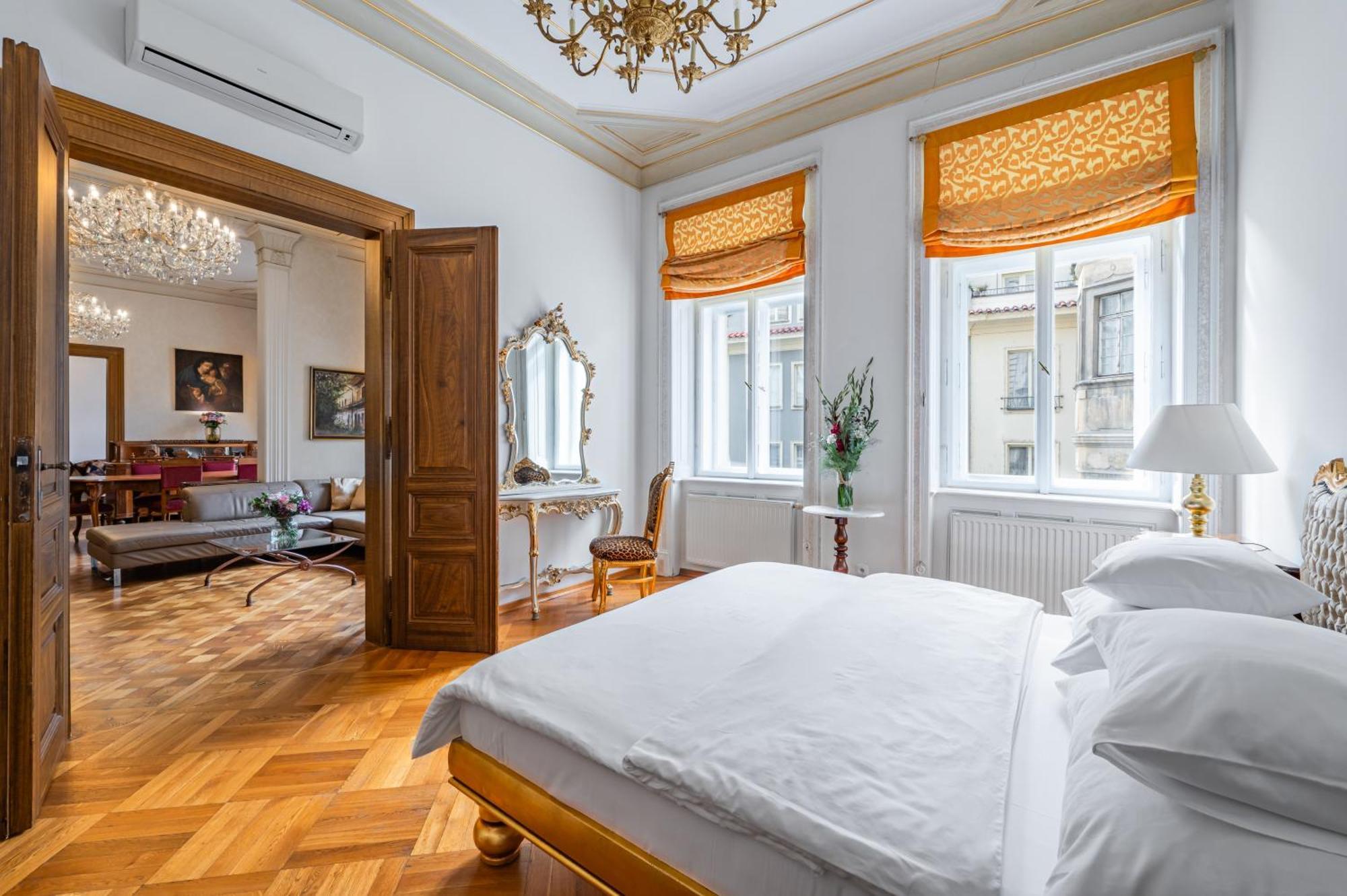 Apart Otel Malostranska 4*