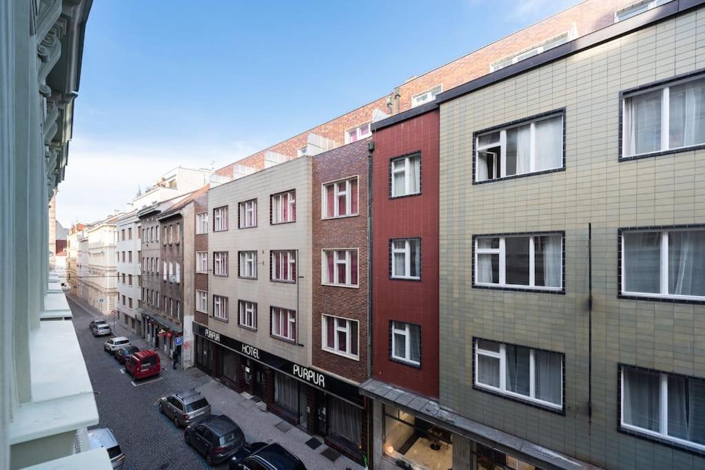 Side * Prague