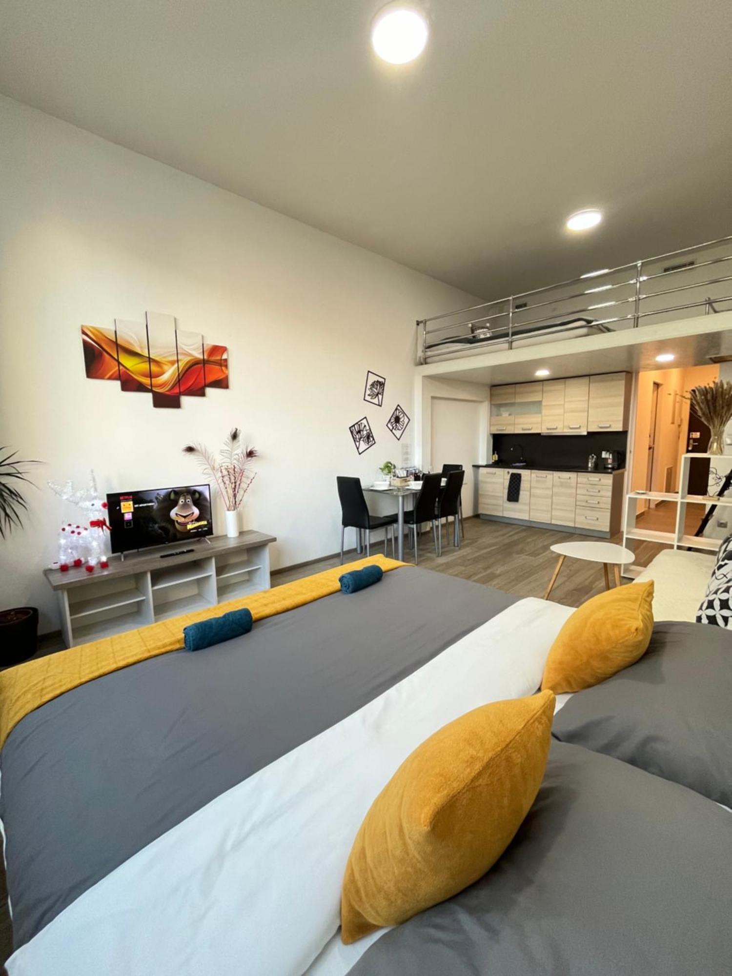 Vit - Free Parking - O2 Arena Apartment