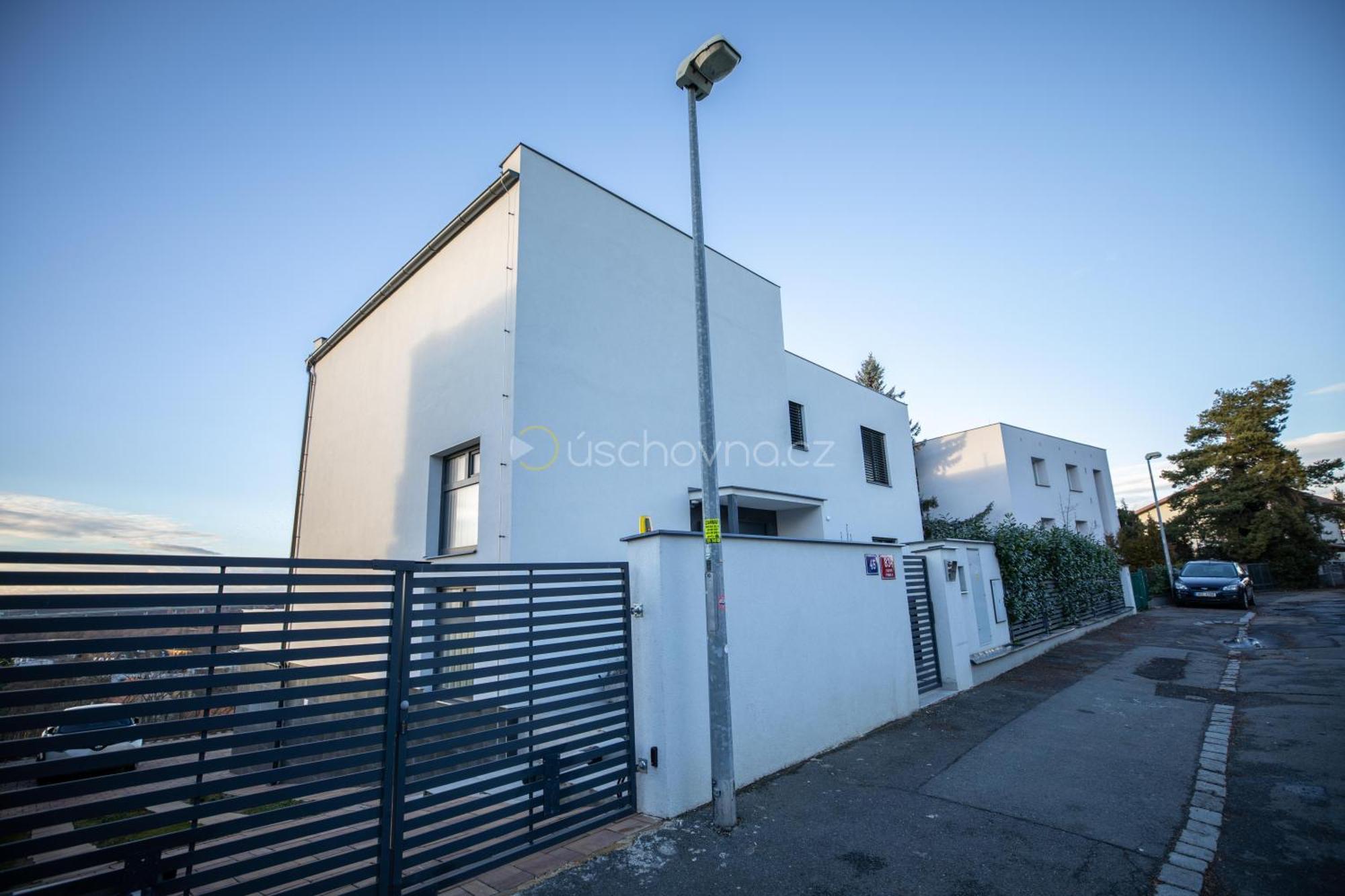 Appartement Airport Luxury & *