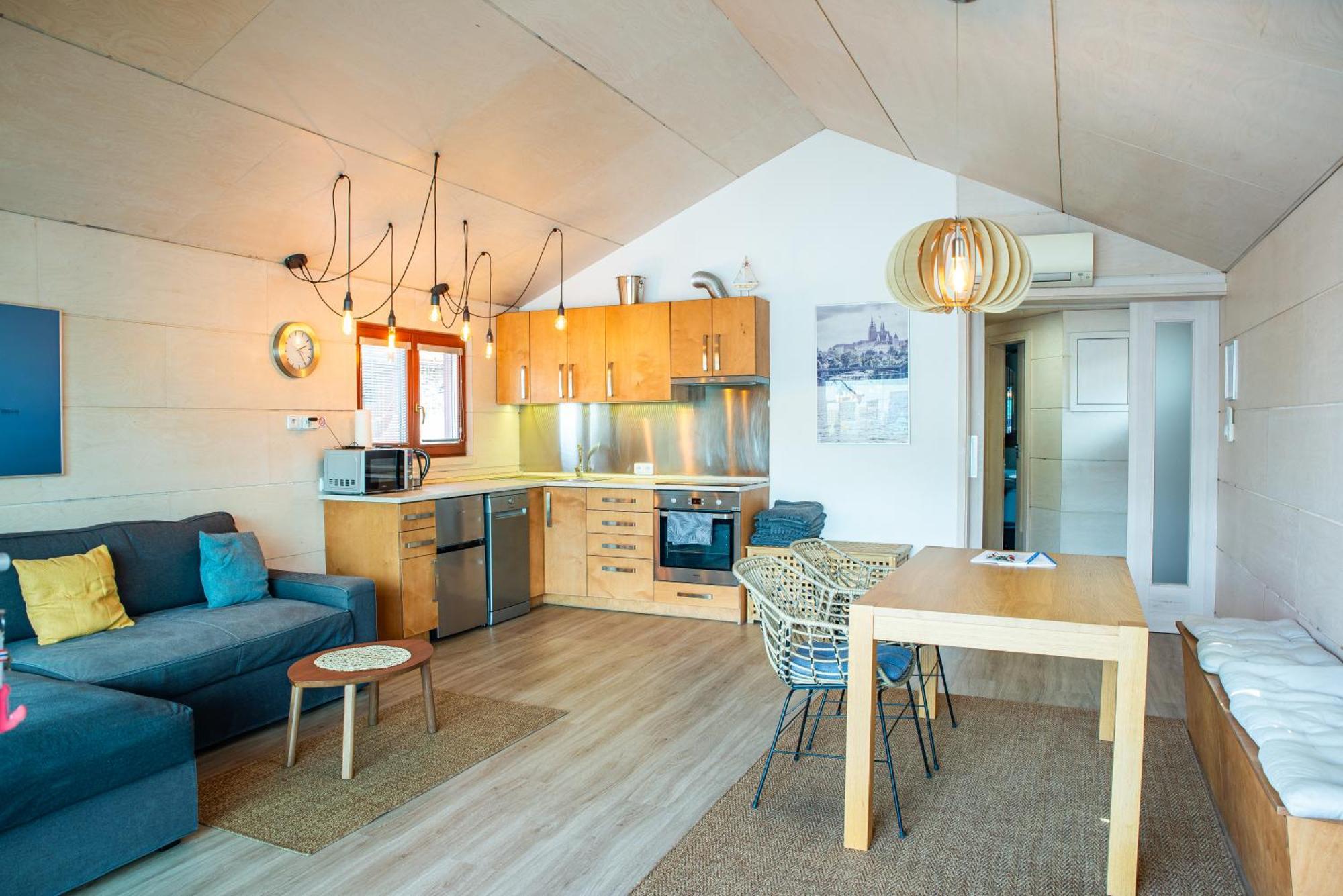 Houseboat Benjamin - Houseboats Benjamin & Franklin Botel