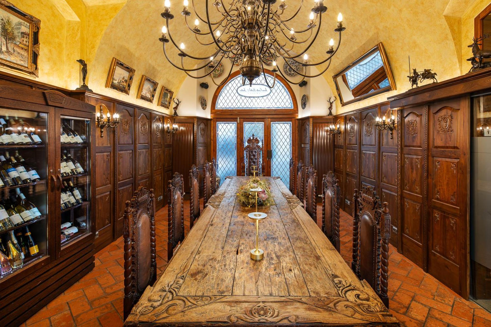 Hotel Iron Gate & By Bhg 5*