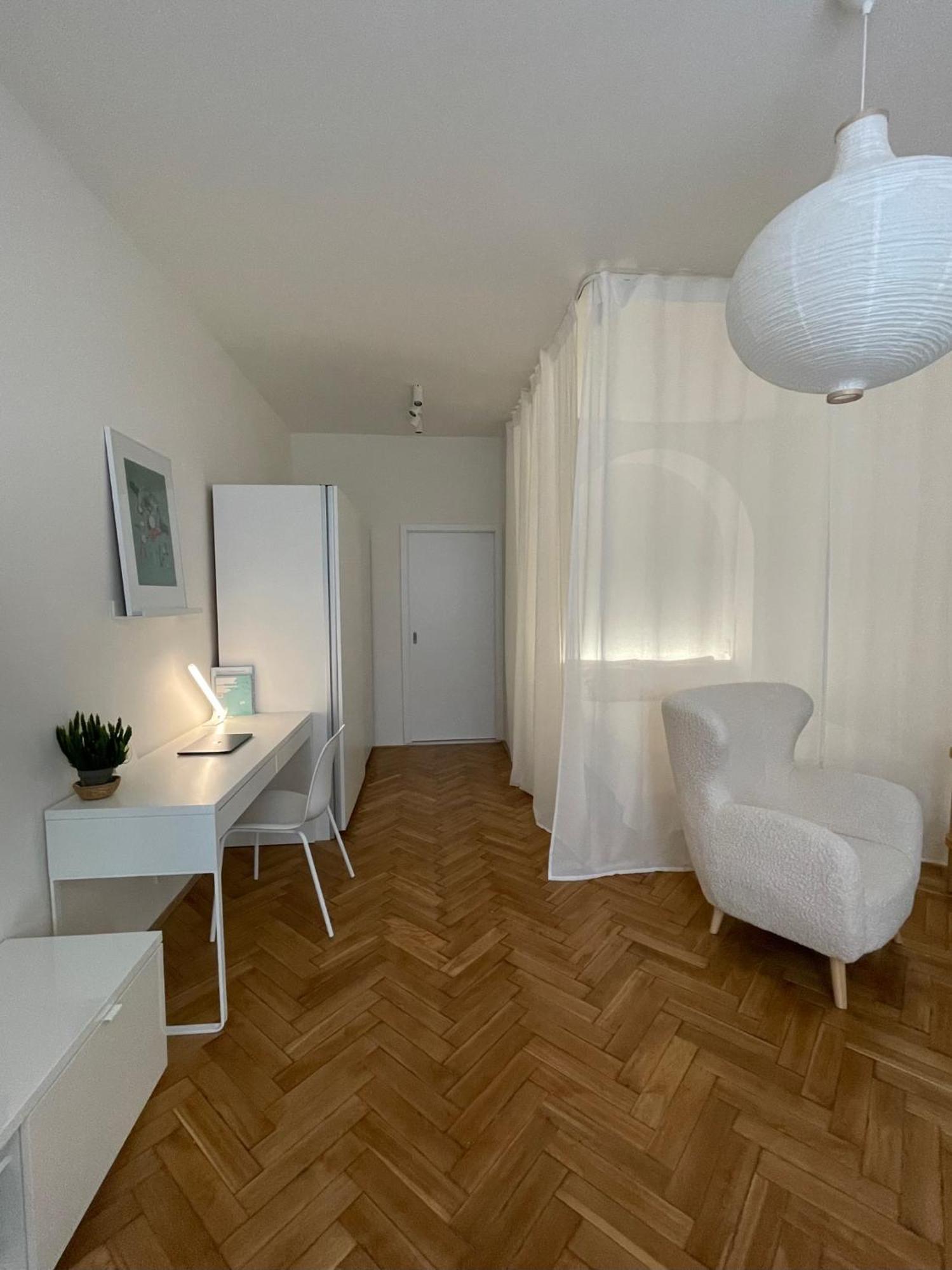 Apartment Urban Retreat I Modern Boho In Lovely Letna District - 10 Minutes From Old Town Prague