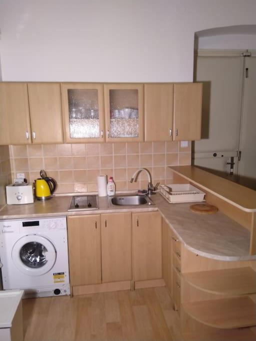 Apartment Authentic, Traditional Airbnb In ! Prague