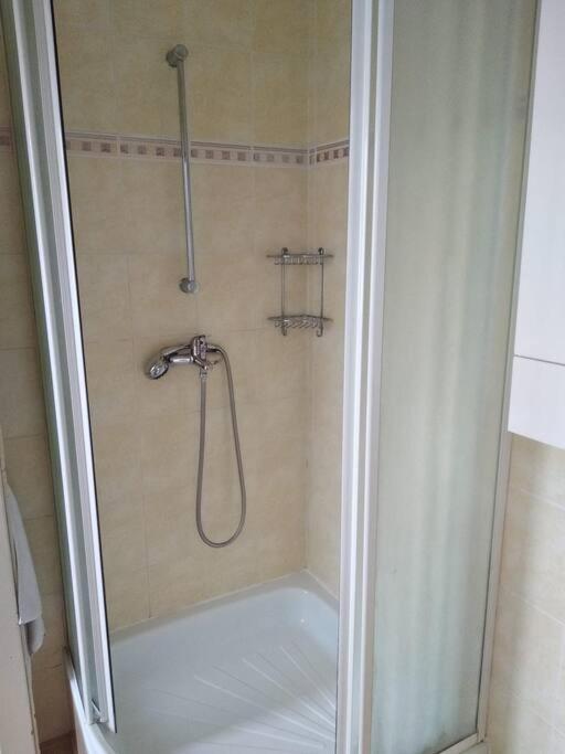 Apartment Authentic, Traditional Airbnb In !