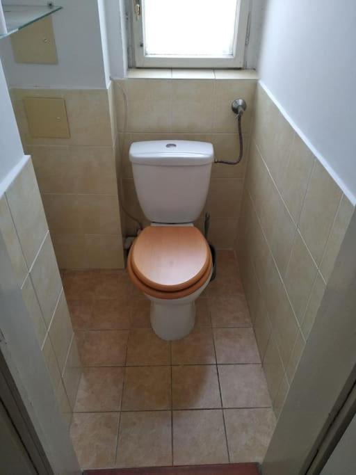 Apartment Authentic, Traditional Airbnb In !