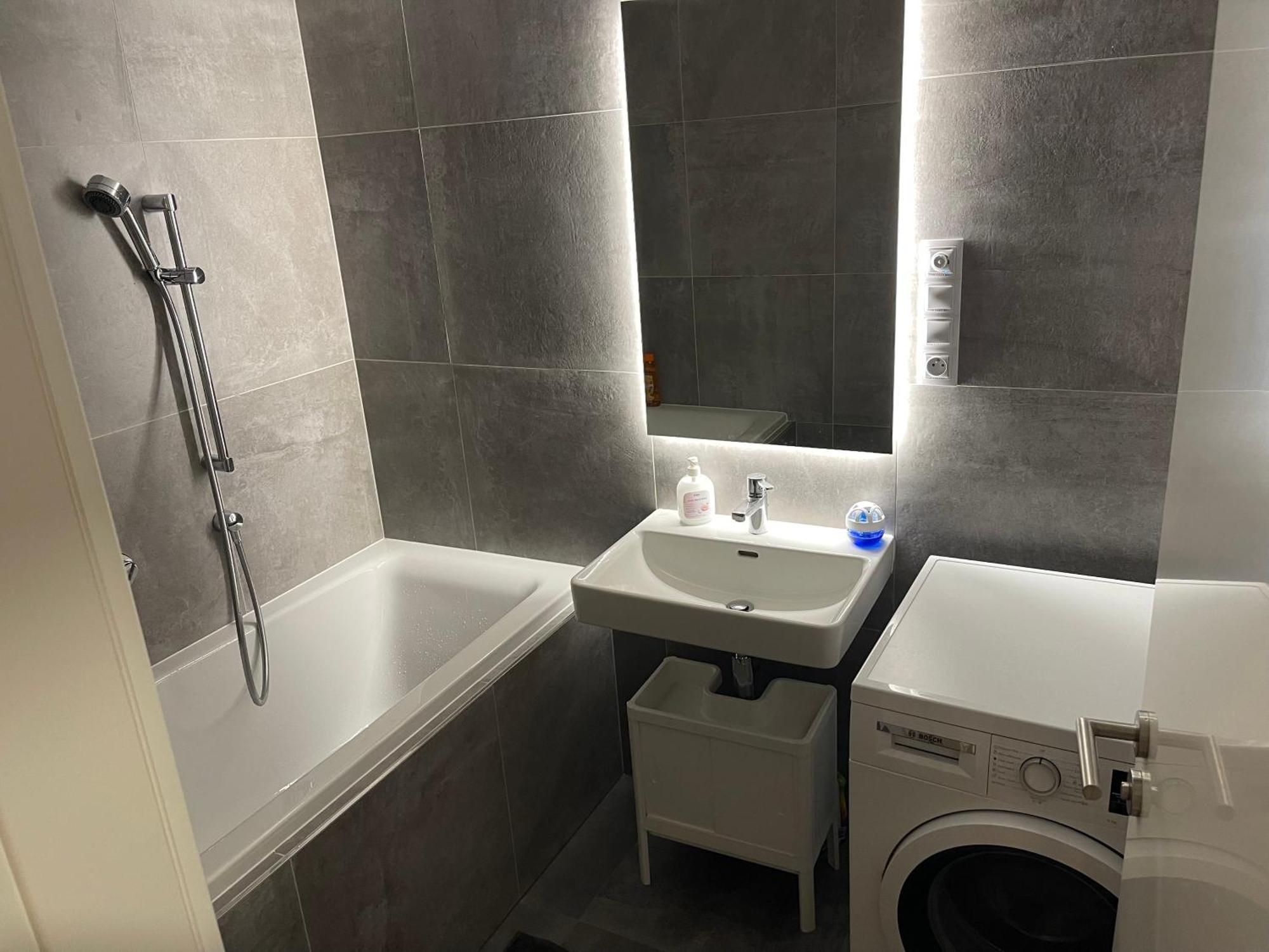 Appartement 4 Room, 2 Bath, Parking