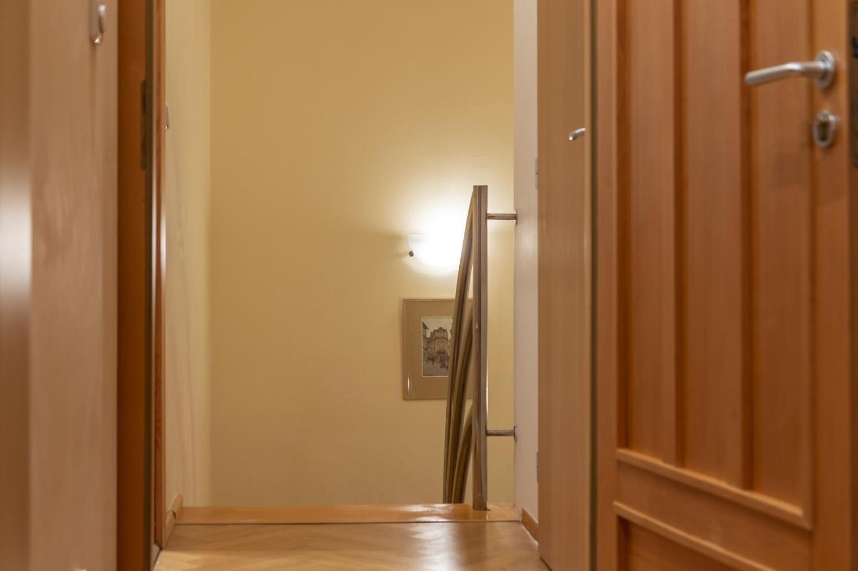 Duplex 2br W. Ac In New Town
