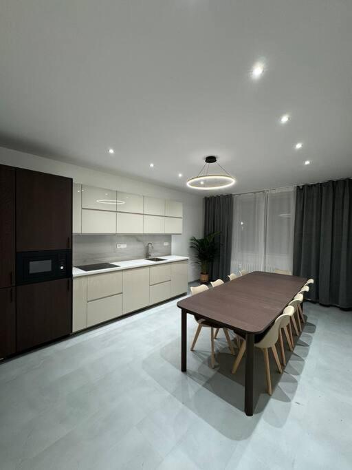 Apartment New Modern Large In New Town 3bdr Prague