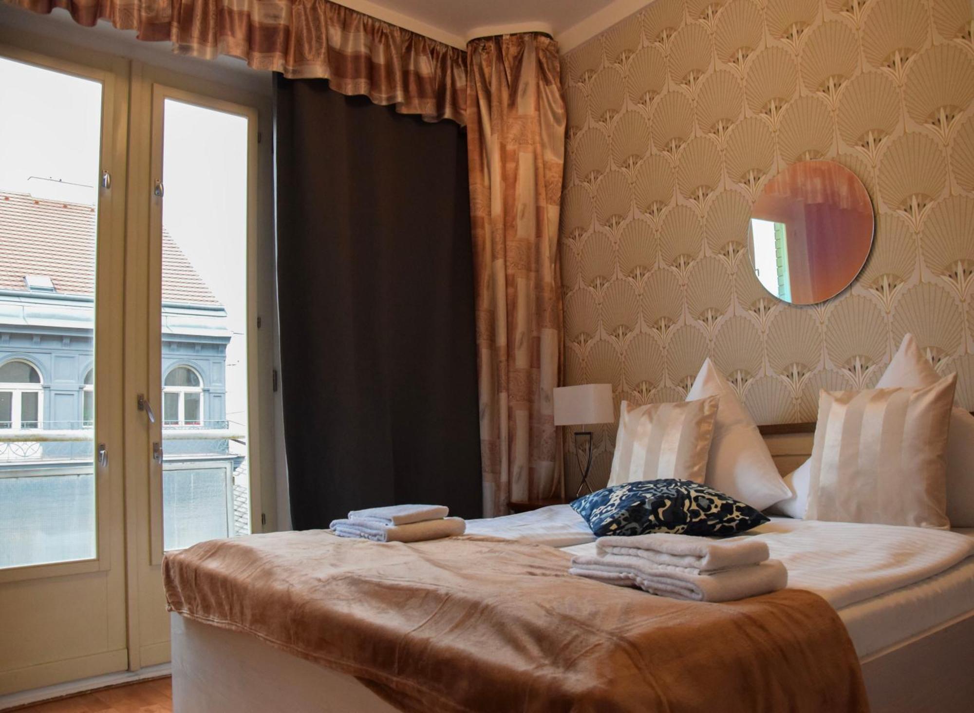 Main Square Sauna And Fireplace Appartement *
