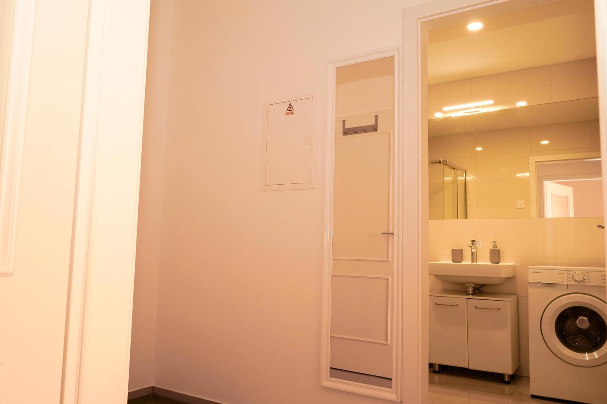 Apartamento Centrally Located Gem In *