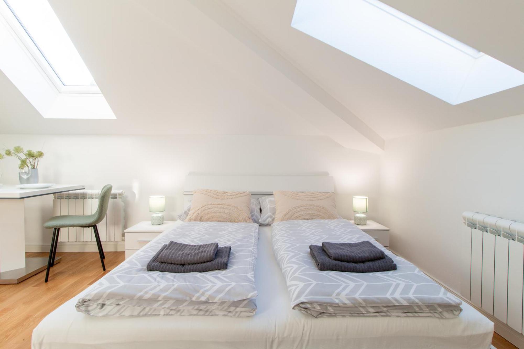 Washingtonova Cr Apartment *
