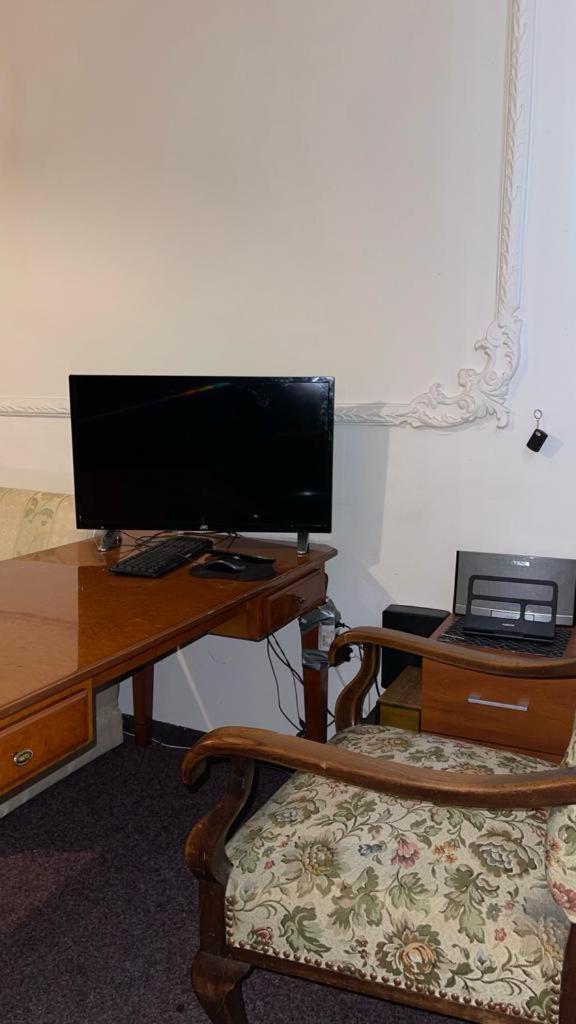 70 M² Drei Personen Kourimka 30 Prague