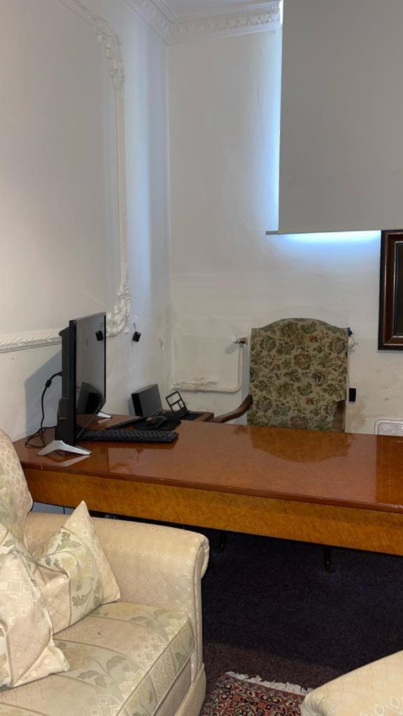 70 M² Drei Personen Kourimka 30 Prague