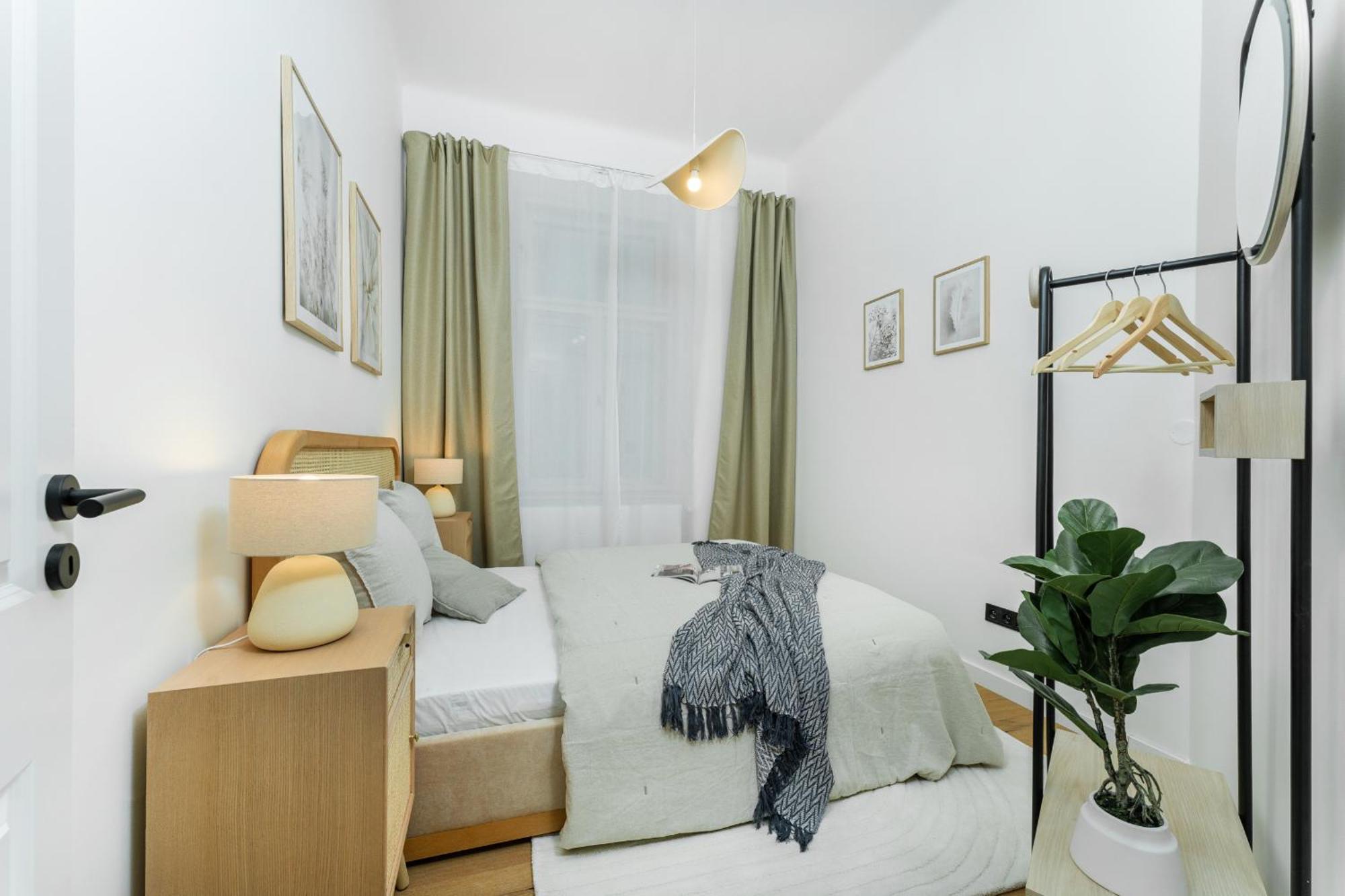 Cozy Wenceslas Square 700m Apartment, Prague