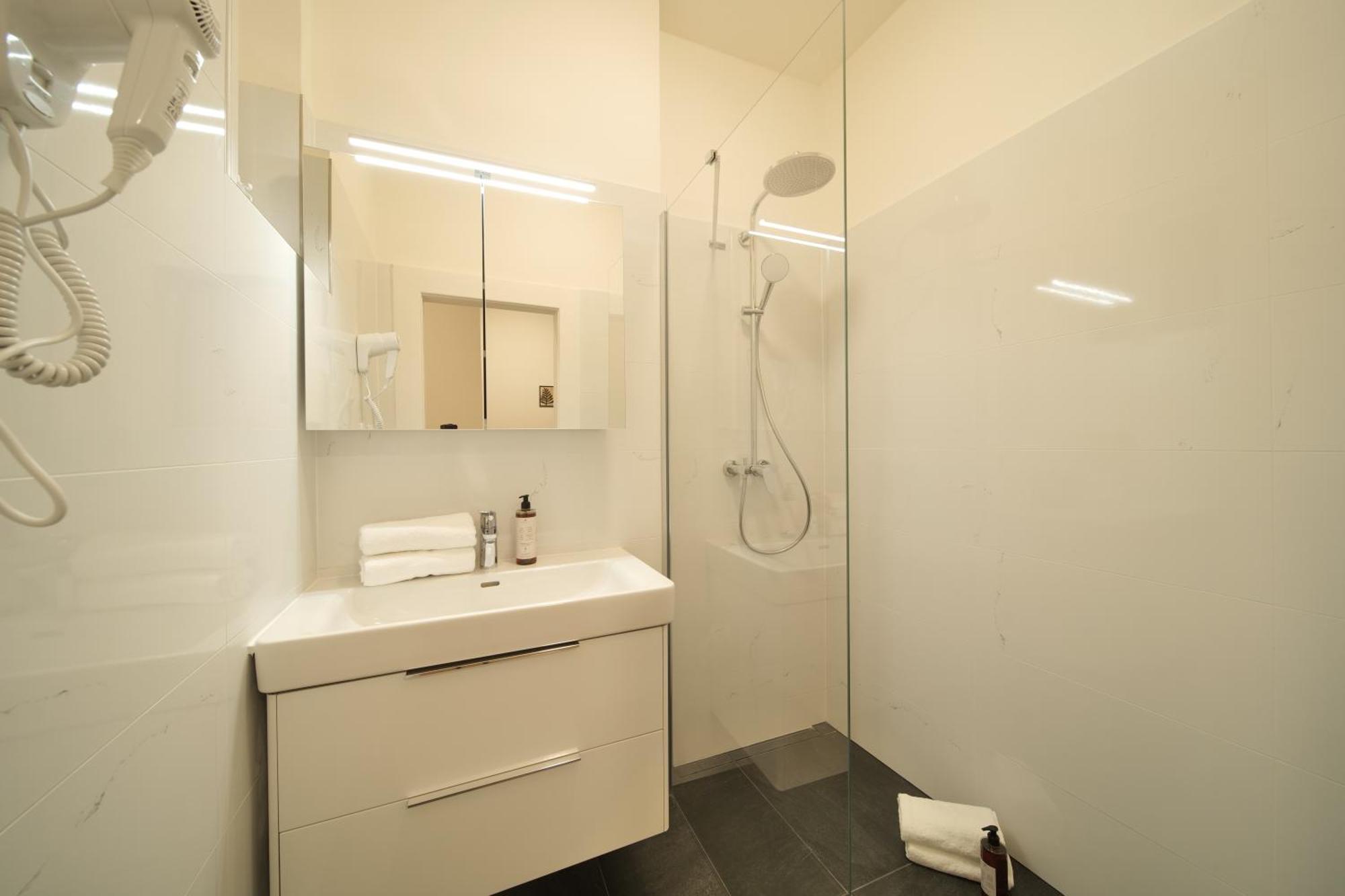 Royal Square View Apartment *