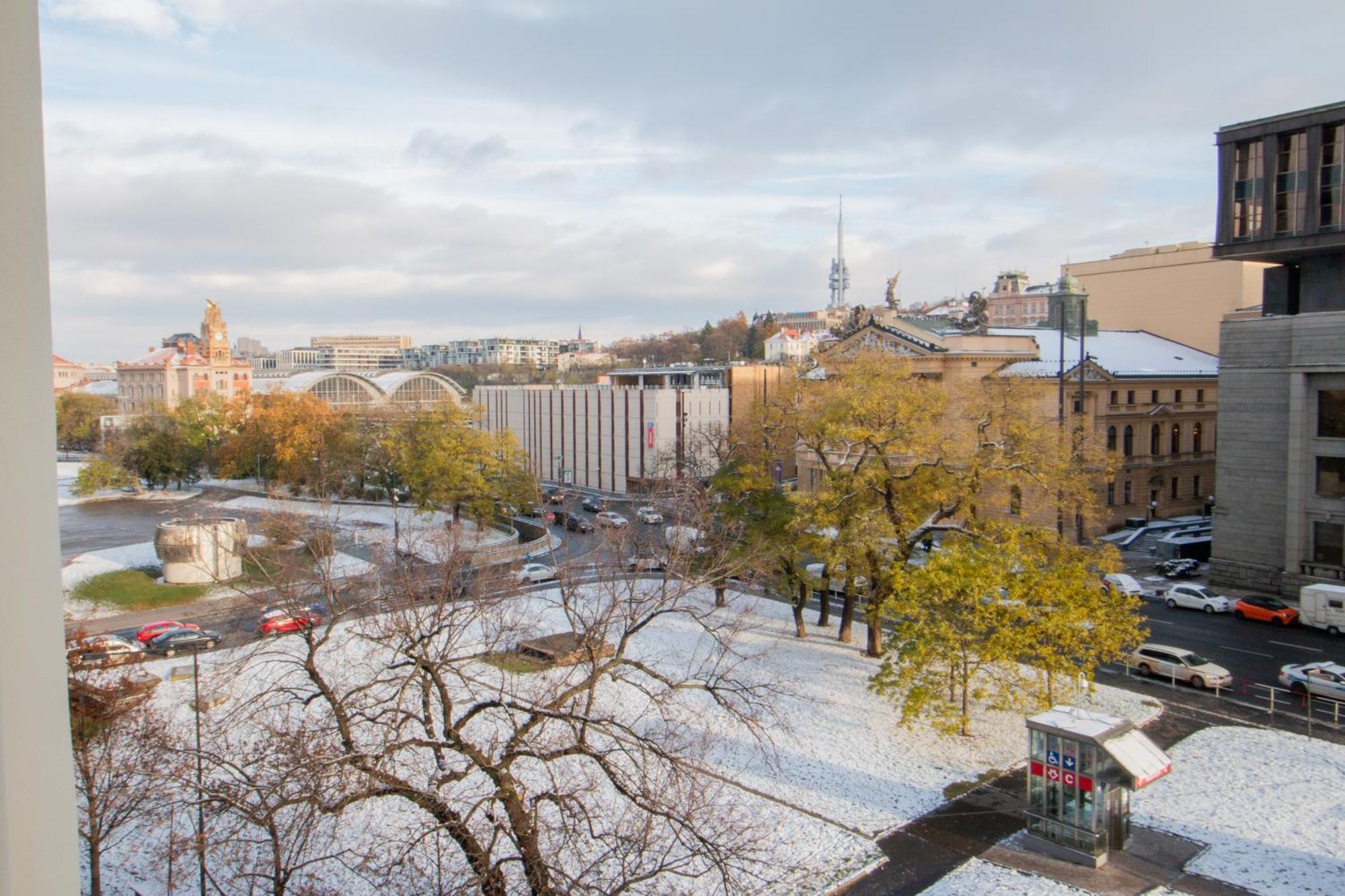 Washingtonova Cr Apartment *