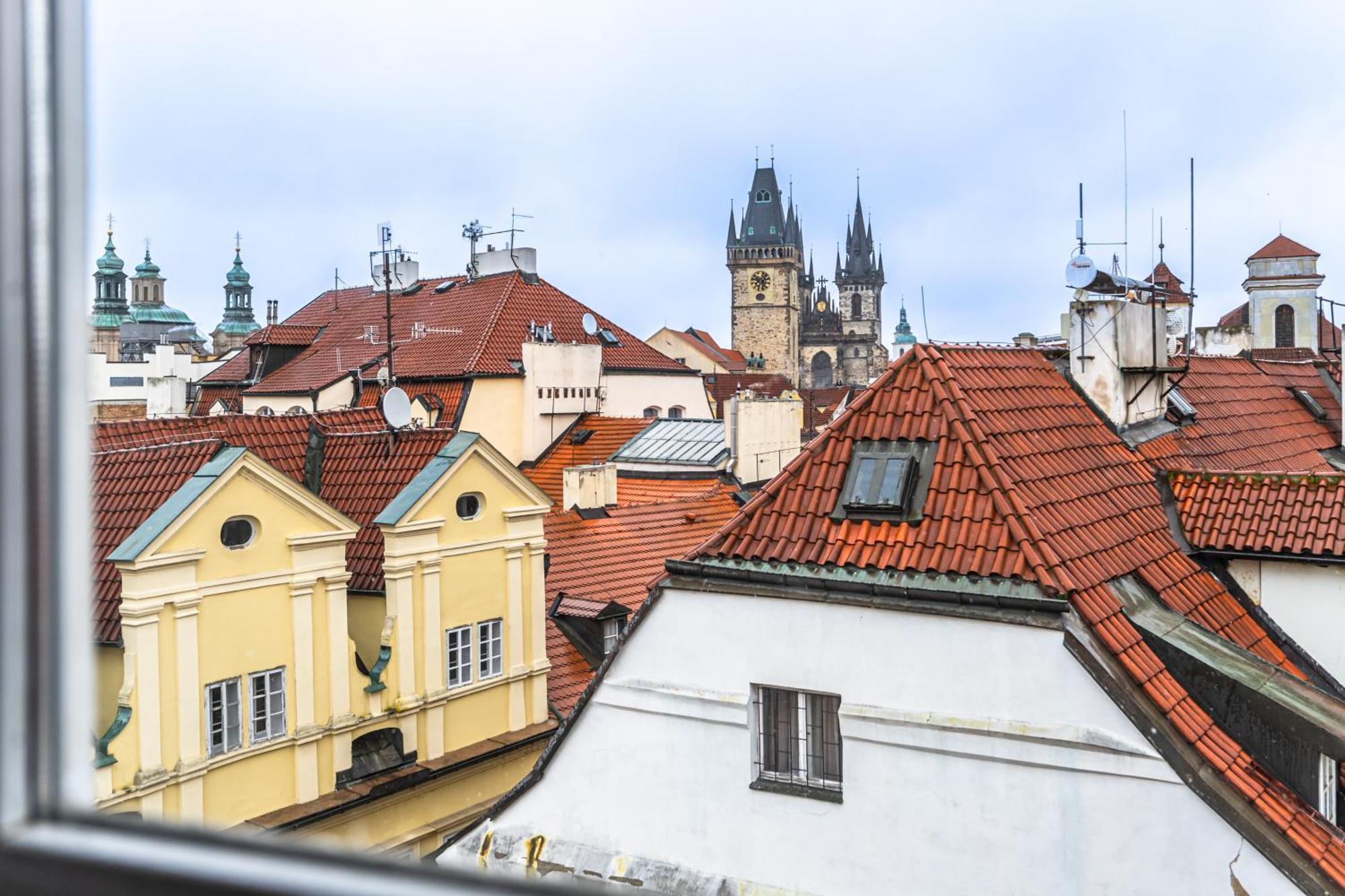 Charles In Old Town Praga