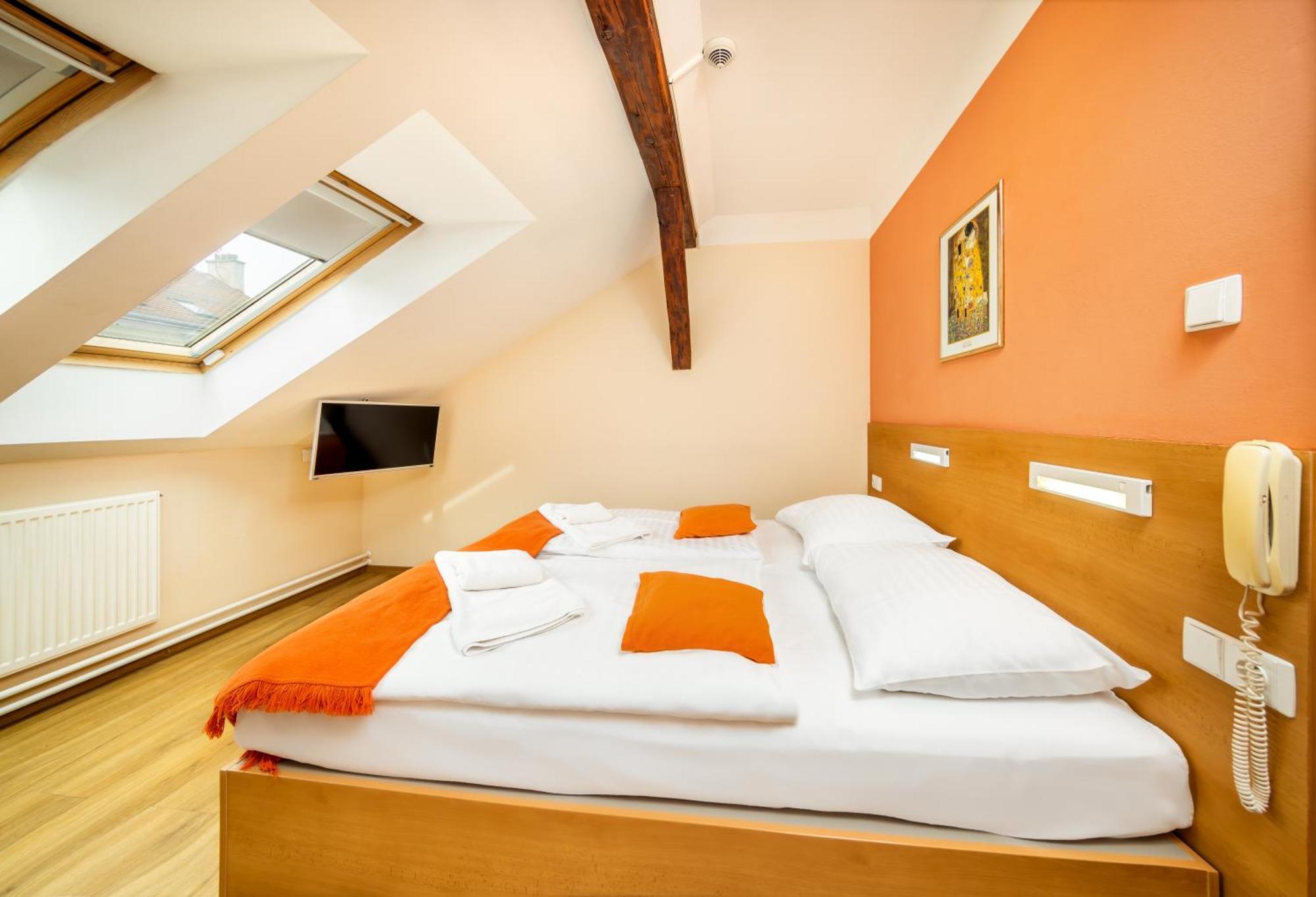 Golden Garni 3* Prague