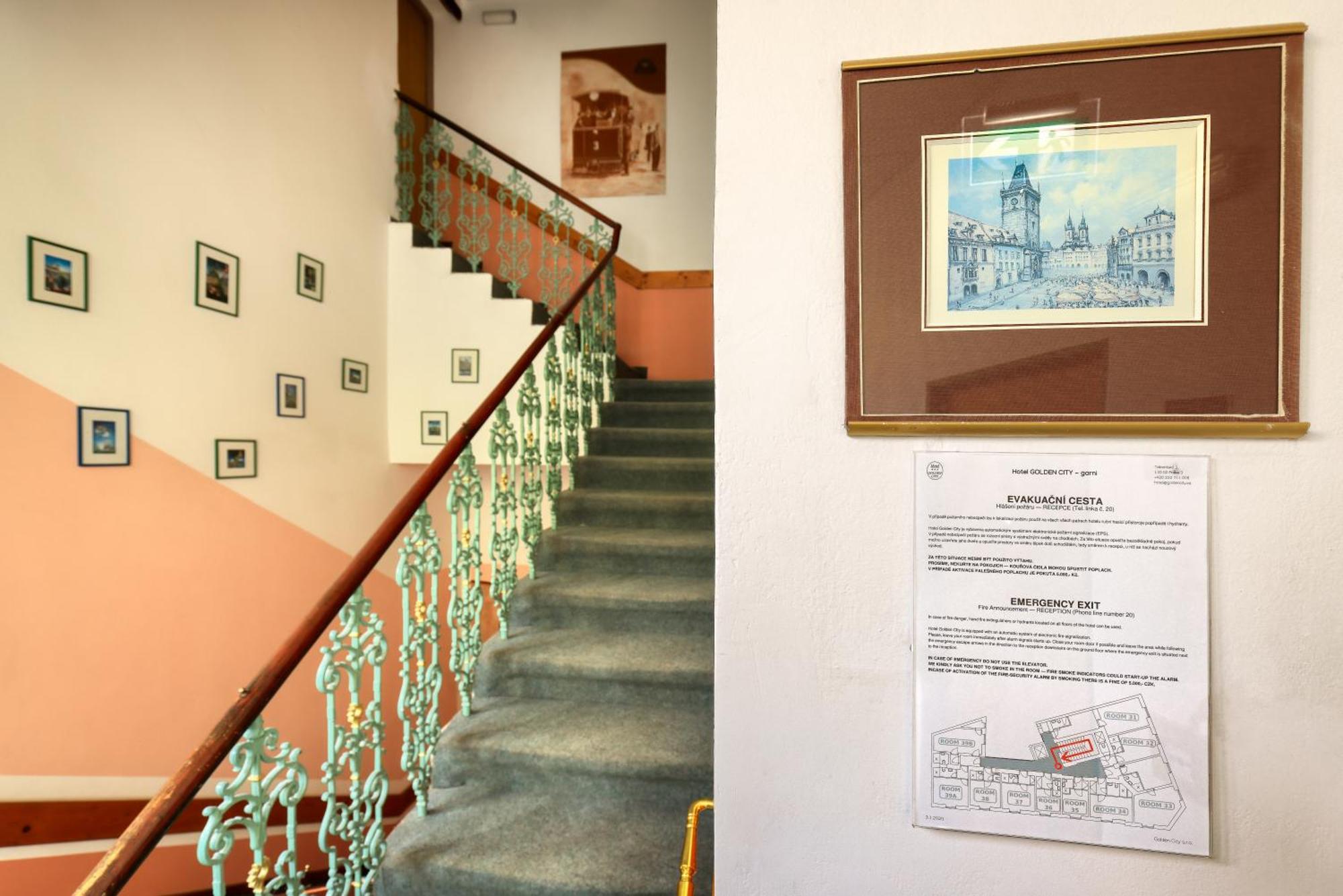 Golden Garni Hotel 3*