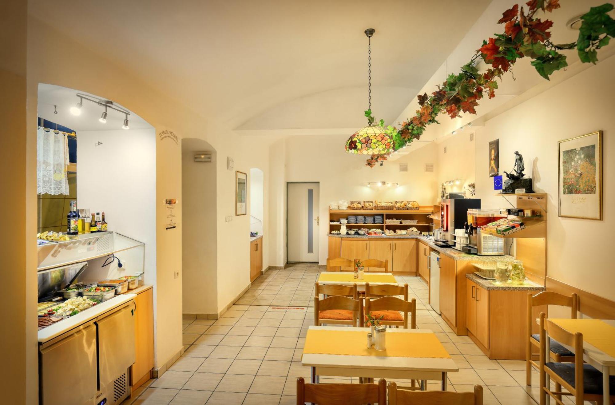 Golden Garni Otel 3*